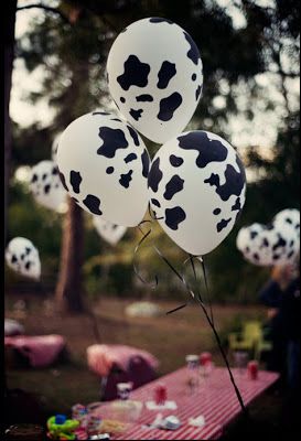 Sur Pinterest Farm Theme First Birthday Decor cow print balloons | Accro-Jeux