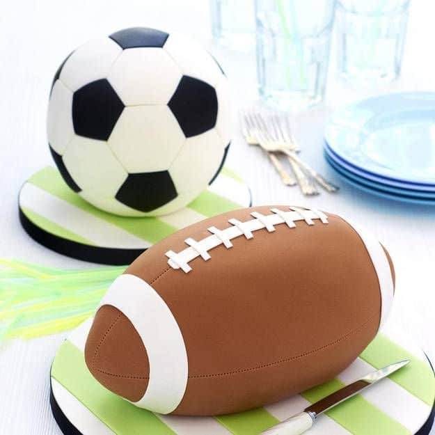Sur Pinterest Gâteau ballon de foot : comment faire un gâteau en forme de ballon de | Accro-Jeux