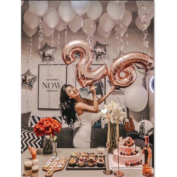 Sur Pinterest Rose Gold Birthday Number balloon with white balloons |Birthday decor | Accro-Jeux