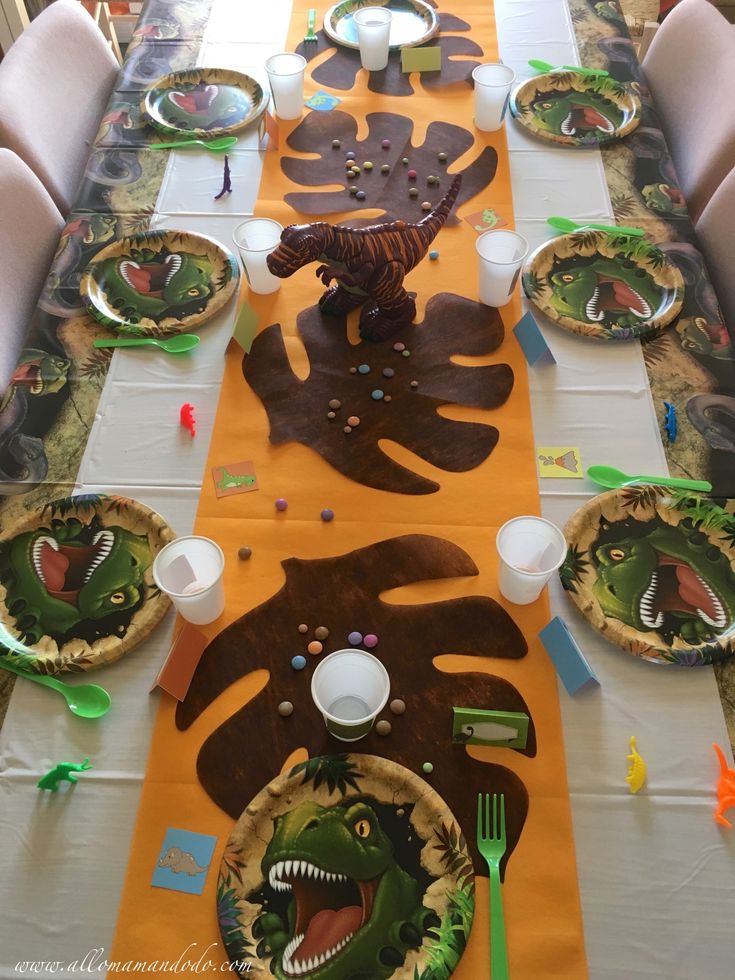 Sur Pinterest Ma déco d'Anniversaire dinosaure! (PtitePomme 6 ans!) + Printable | Accro-Jeux