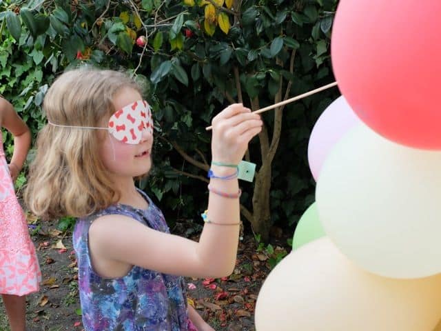 Sur Pinterest Mur de ballons, le jeu d’anniversaire bien pétant ! | Accro-Jeux