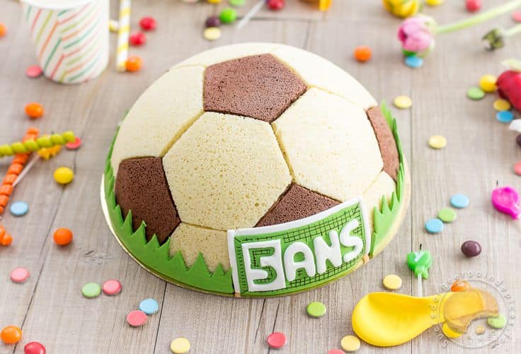 Sur Pinterest Gâteau d'anniversaire personnalisé en forme de ballon de foot | Accro-Jeux