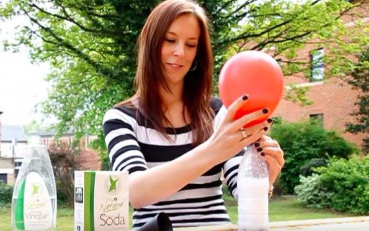Sur Pinterest Elle met du bicarbonate de soude dans un ballon et nous montre comment | Accro-Jeux