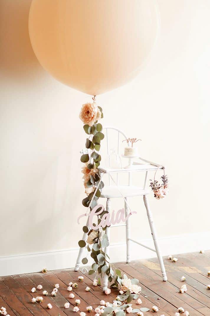 Sur Pinterest Baby Girl's First Birthday Party modern feminine cute girly floral | Accro-Jeux