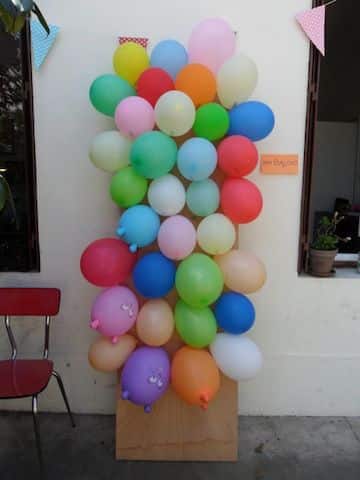 Sur Pinterest mur ballons avec surprises et bonbons à l'intérieur - yeux bandés, | Accro-Jeux