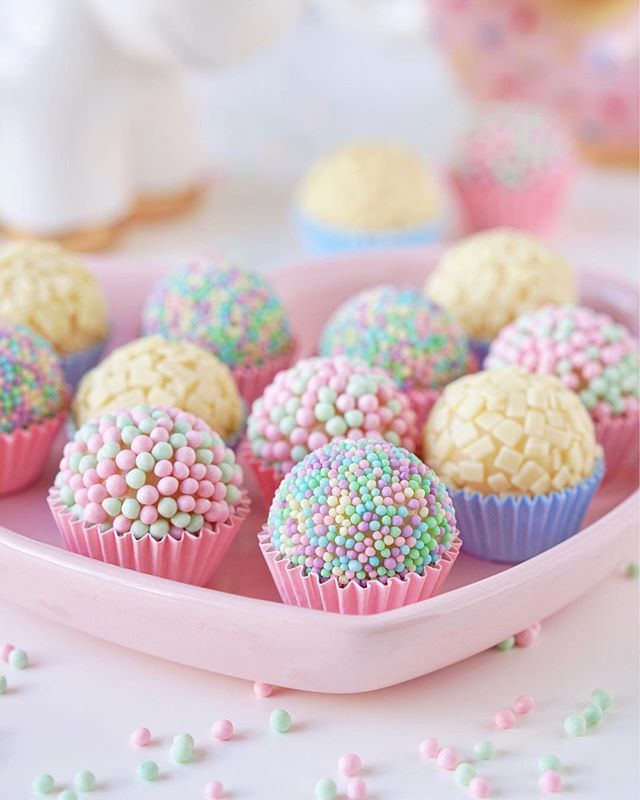 Sur Pinterest Feliz doce dia do confeiteiro #brigadeiro #unicornio #unicorn | Accro-Jeux
