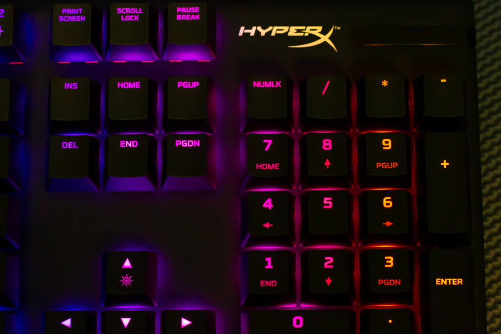 Logo HyperX sur le clavier RGB Alloy Origins