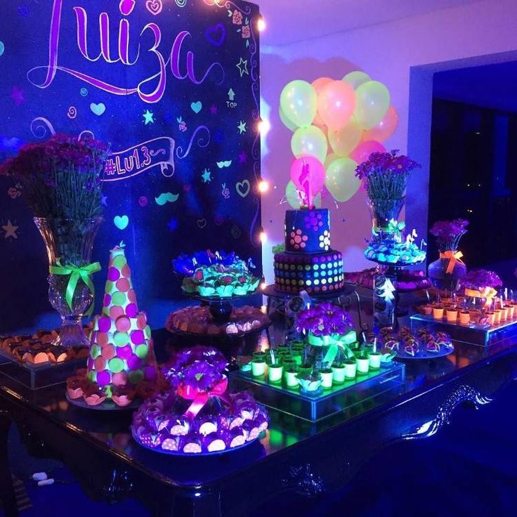Sur Pinterest Quels sont les incontournables de la décoration fluo anniversaire? | Accro-Jeux