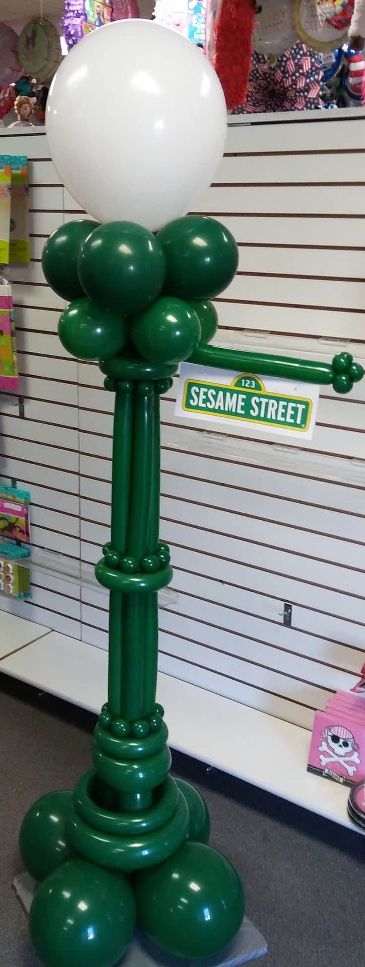 Sur Pinterest Balloon Sesame Street Lamp Post It's Party Time 618-651-1505 | Accro-Jeux