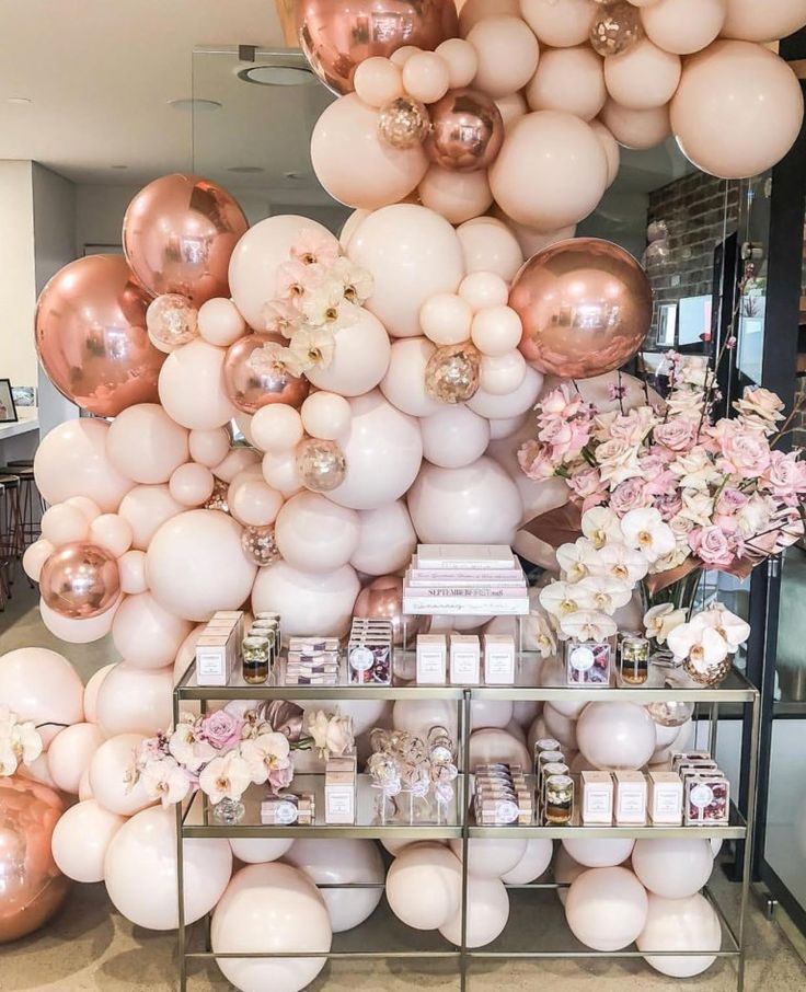Sur Pinterest 18 Brilliant Balloon Displays + Creative Ways to Incorporate Them Into | Accro-Jeux