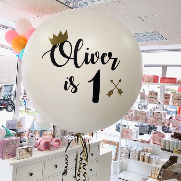Sur Pinterest Gros ballon pour premier anniversaire | Accro-Jeux
