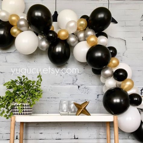 Sur Pinterest Balloon Garland Kit | DIY Balloon Garland | Black, Gold, Silver and | Accro-Jeux