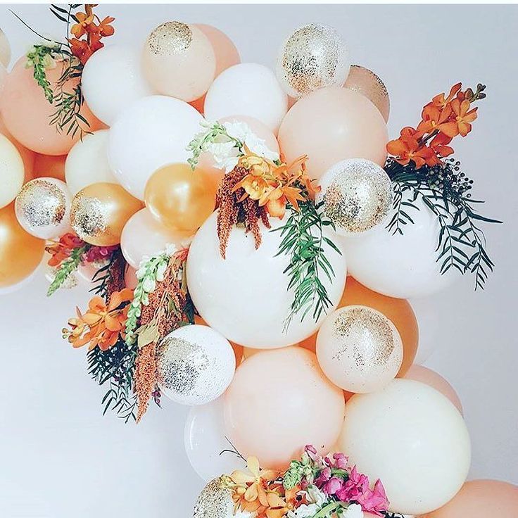 Sur Pinterest #happyhumpday a beautiful decoration of balloons by Moonshot Balloons | Accro-Jeux
